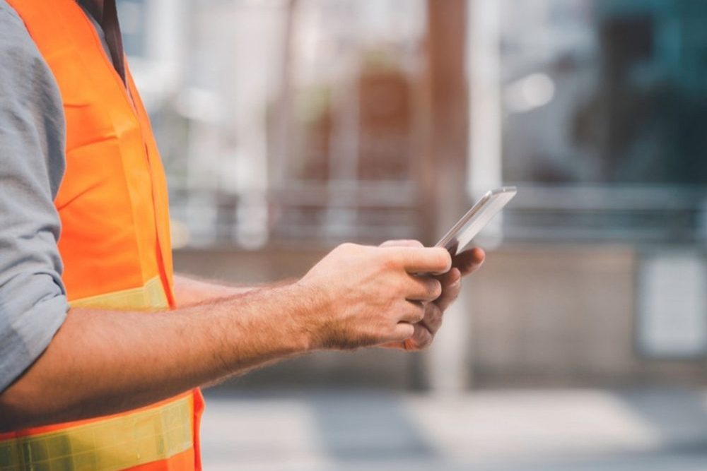 Crew member filling out the vendor evaluation on a phone